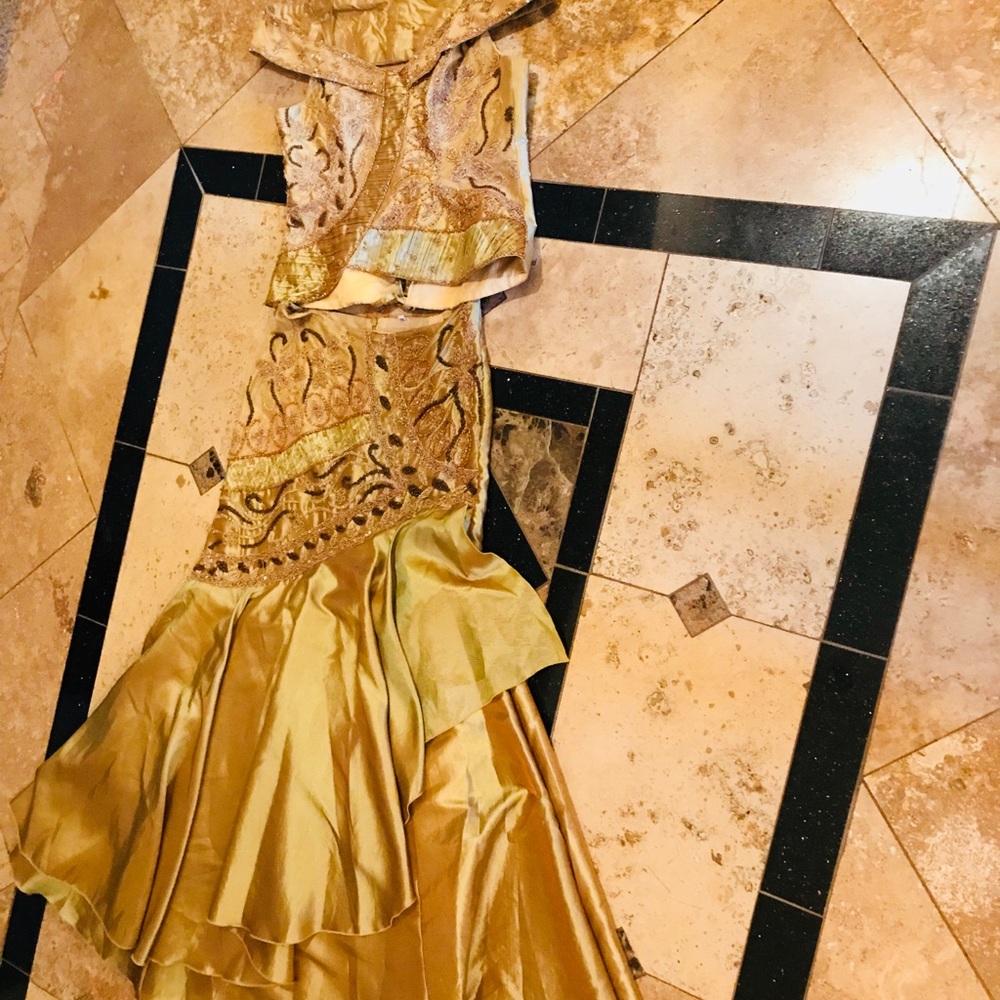 Wonderful 2 piece Evening Dress/Satin Gold